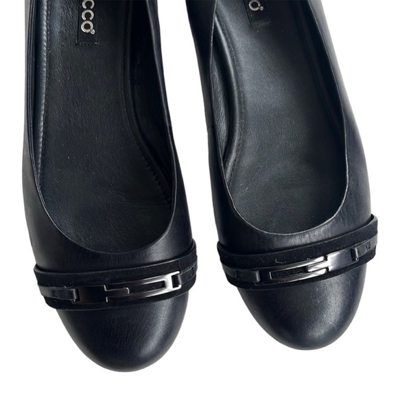 Ecco Women’s Black Leather Flats Size 11 - Picture 2 of 9